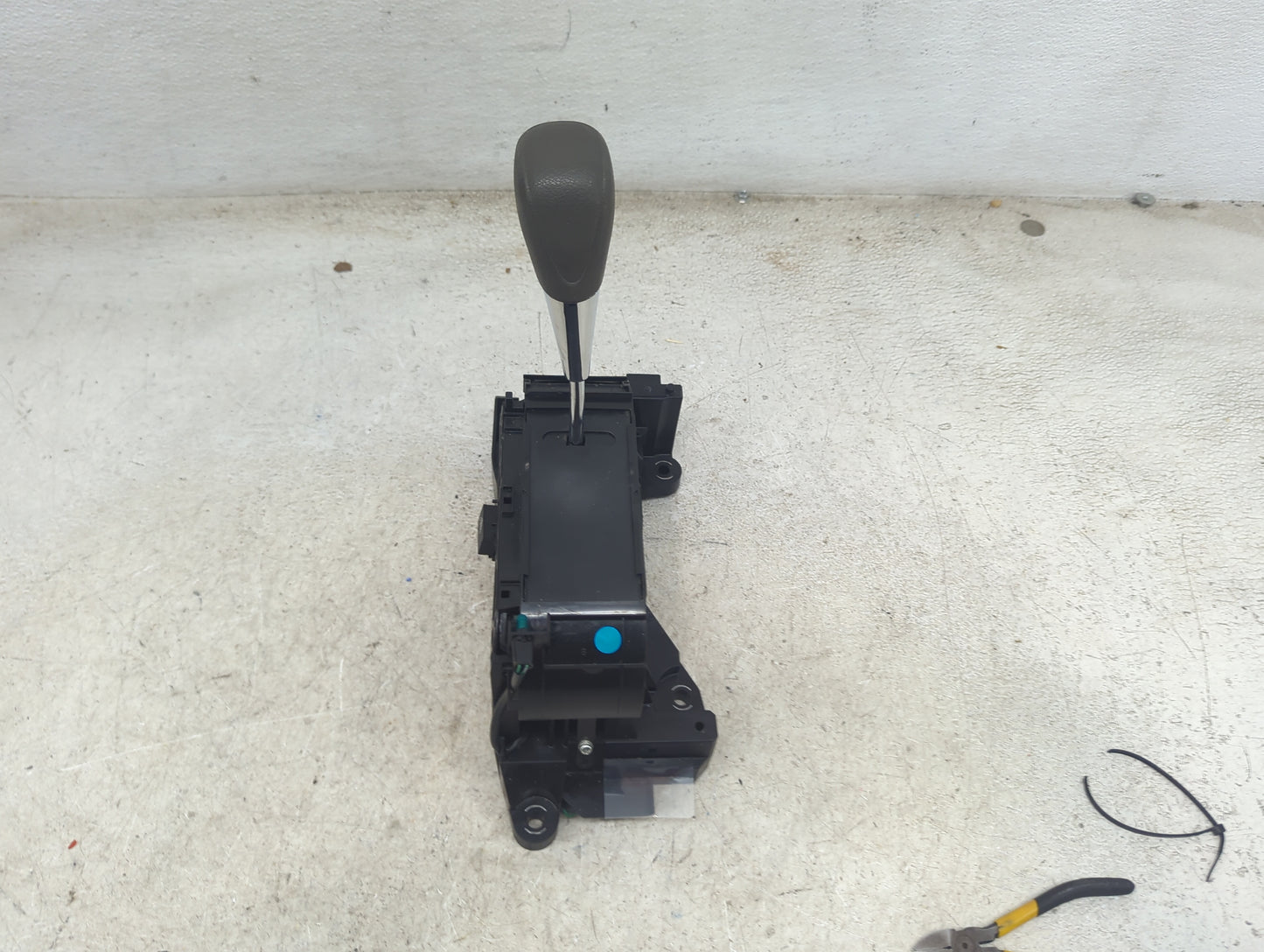 2008 Toyota Camry Floor Console Assembly Shifter 1480341 - Oemusedautoparts1.com