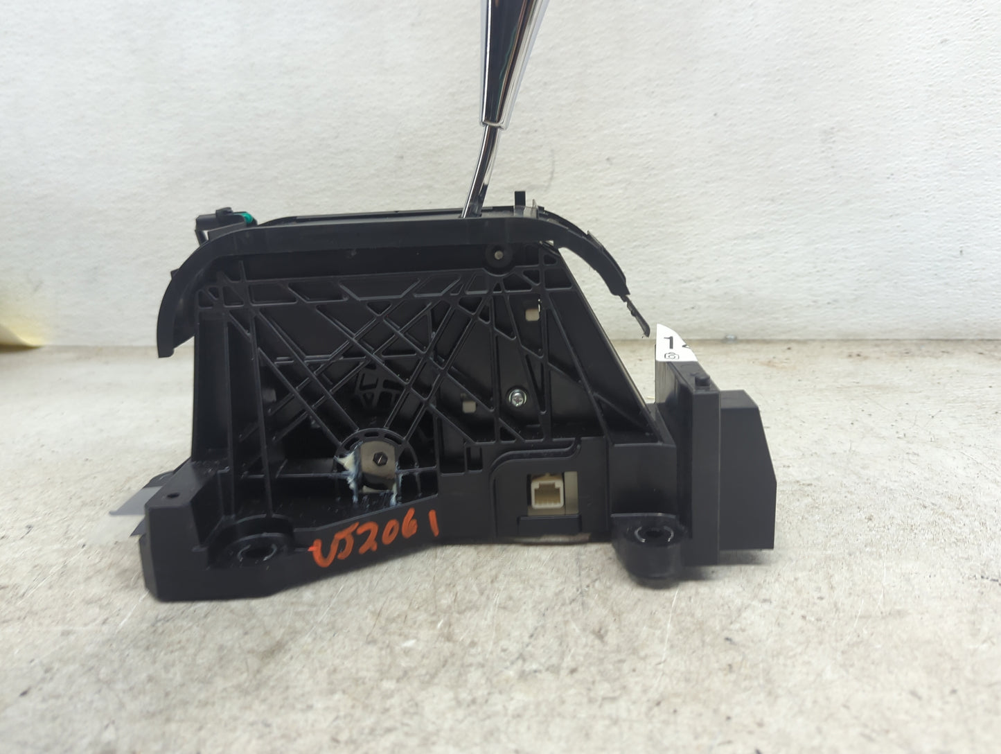 2008 Toyota Camry Floor Console Assembly Shifter 1480341 - Oemusedautoparts1.com