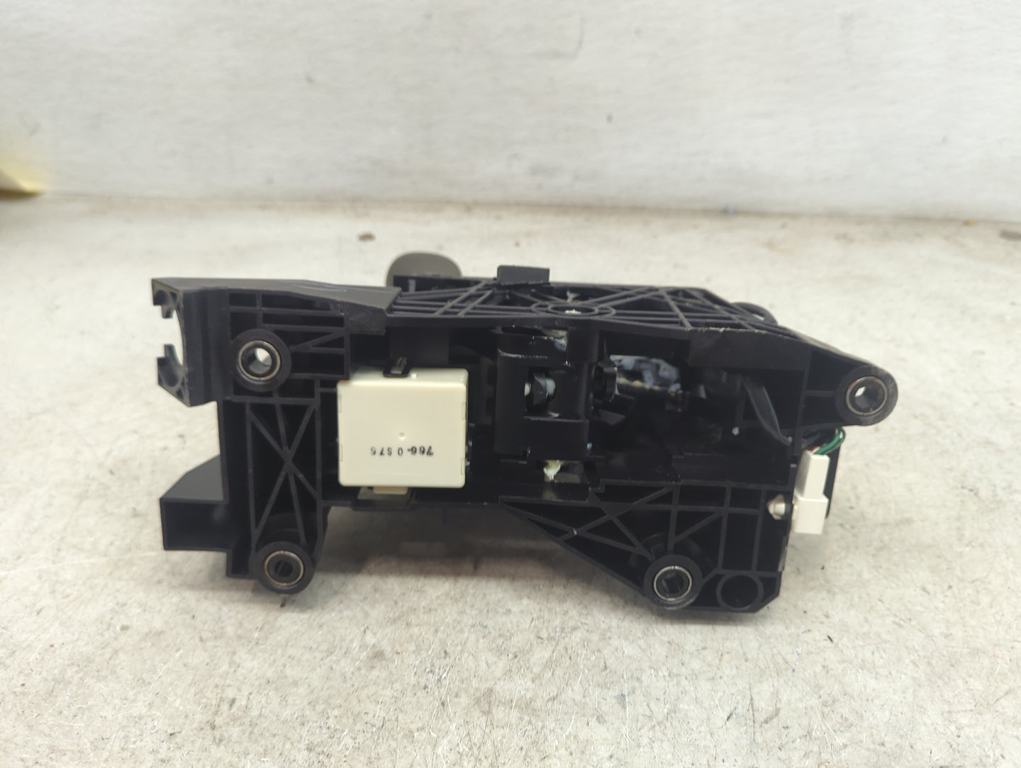 2008 Toyota Camry Floor Console Assembly Shifter 1480341 - Oemusedautoparts1.com