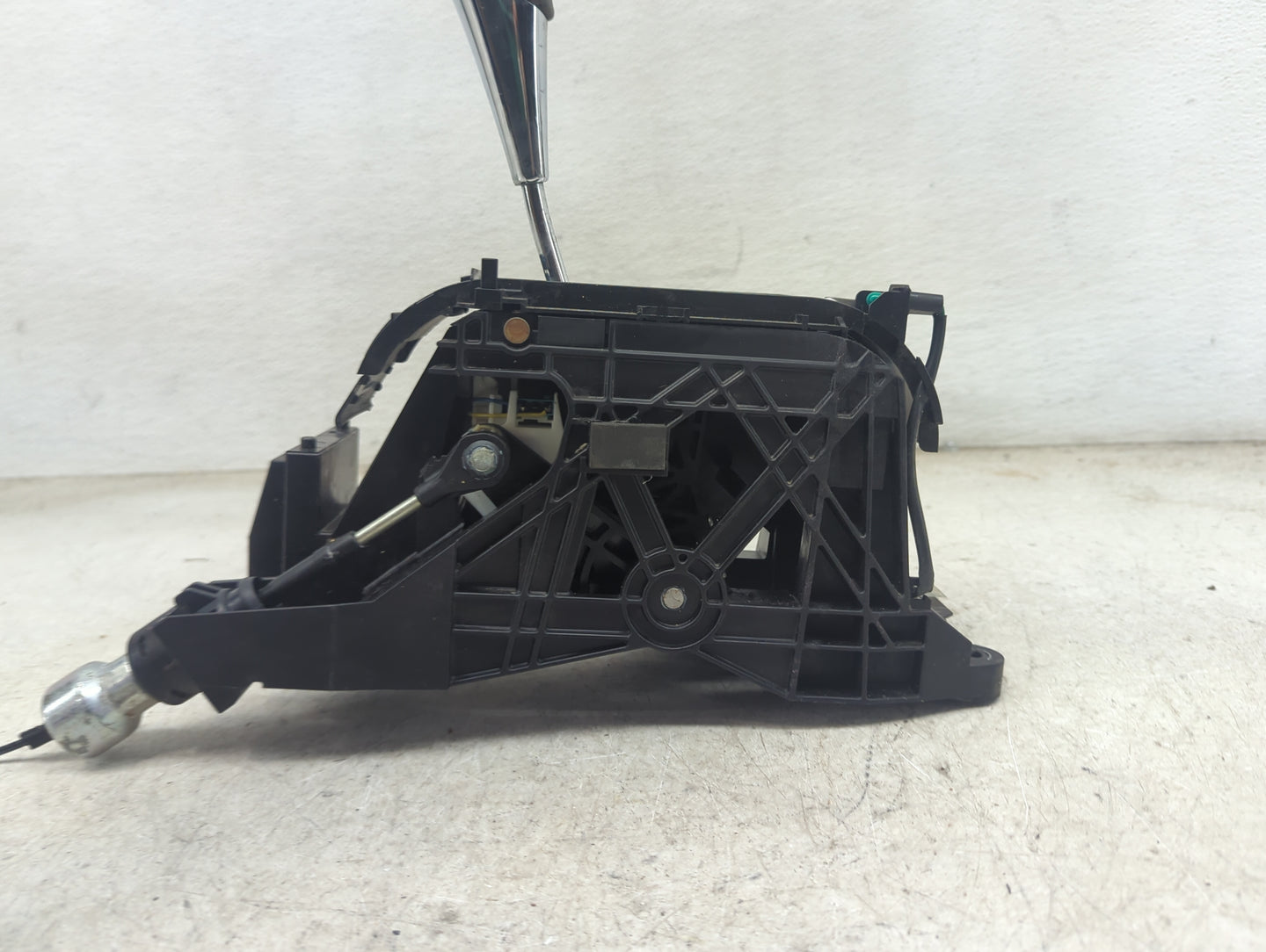2008 Toyota Camry Floor Console Assembly Shifter - Oemusedautoparts1.com