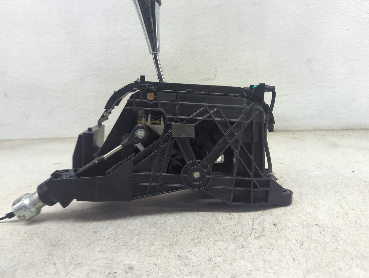 2008 Toyota Camry Floor Console Assembly Shifter - Oemusedautoparts1.com