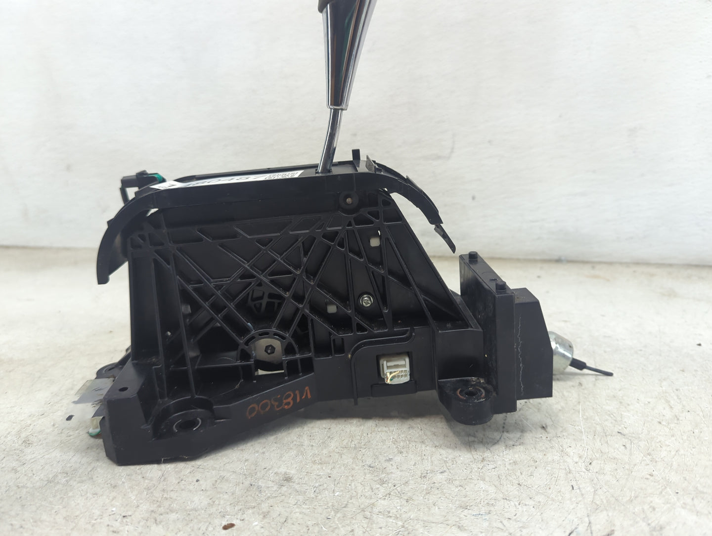 2008 Toyota Camry Floor Console Assembly Shifter - Oemusedautoparts1.com