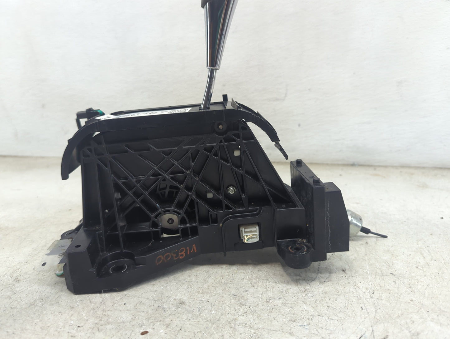 2008 Toyota Camry Floor Console Assembly Shifter - Oemusedautoparts1.com