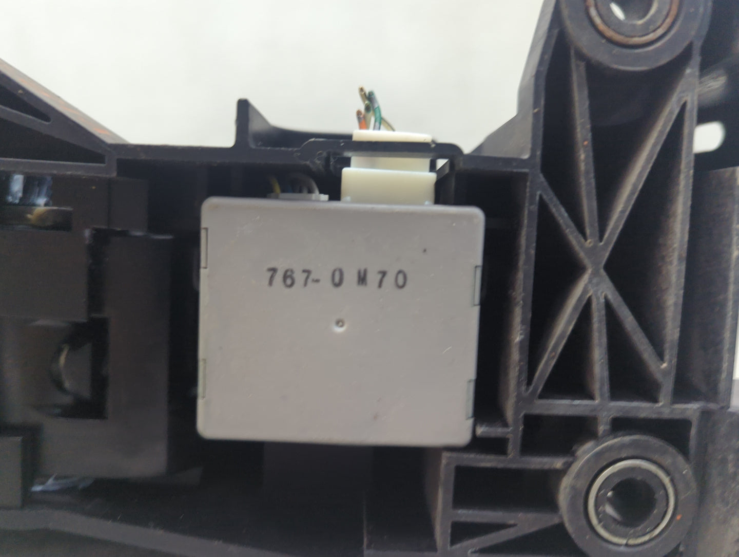 2008 Toyota Camry Floor Console Assembly Shifter - Oemusedautoparts1.com