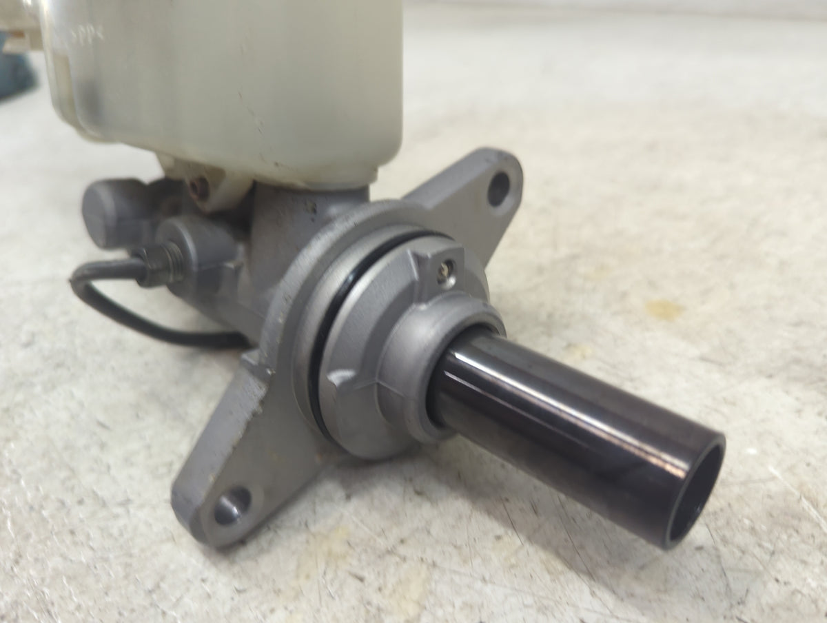 2007-2011 Toyota Camry Brake Master Cylinder 1498449 - Oemusedautoparts1.com