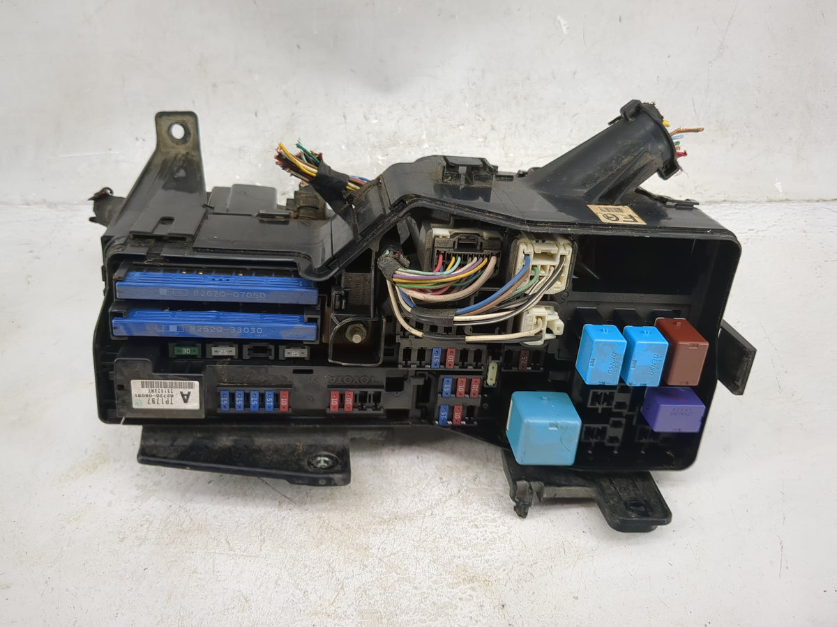 2007-2009 Toyota Camry Fusebox Fuse Box Panel Relay Module P/N:82620-07050 82620-33030, 82720-06091 Fits Fits 2007 2008 2009