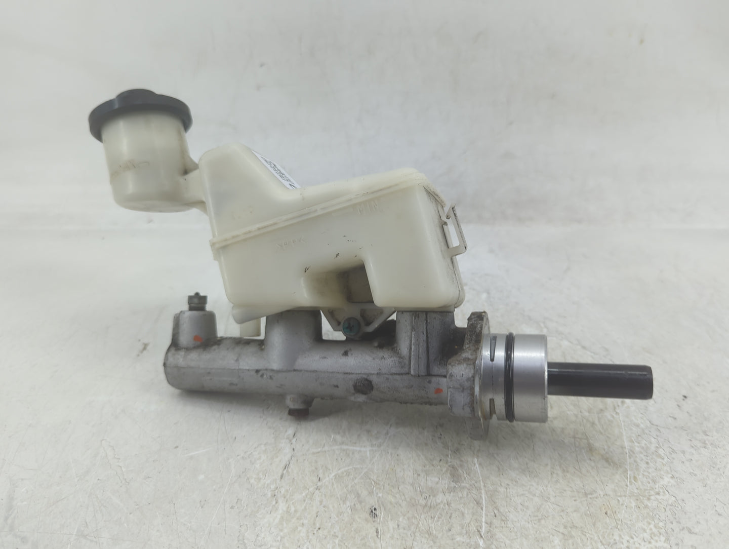 2003-2008 Toyota Corolla Brake Master Cylinder - Oemusedautoparts1.com