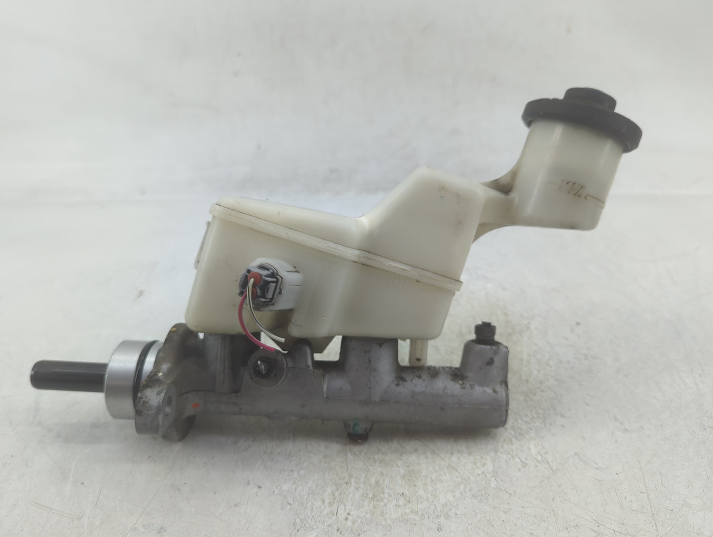 2003-2008 Toyota Corolla Brake Master Cylinder - Oemusedautoparts1.com