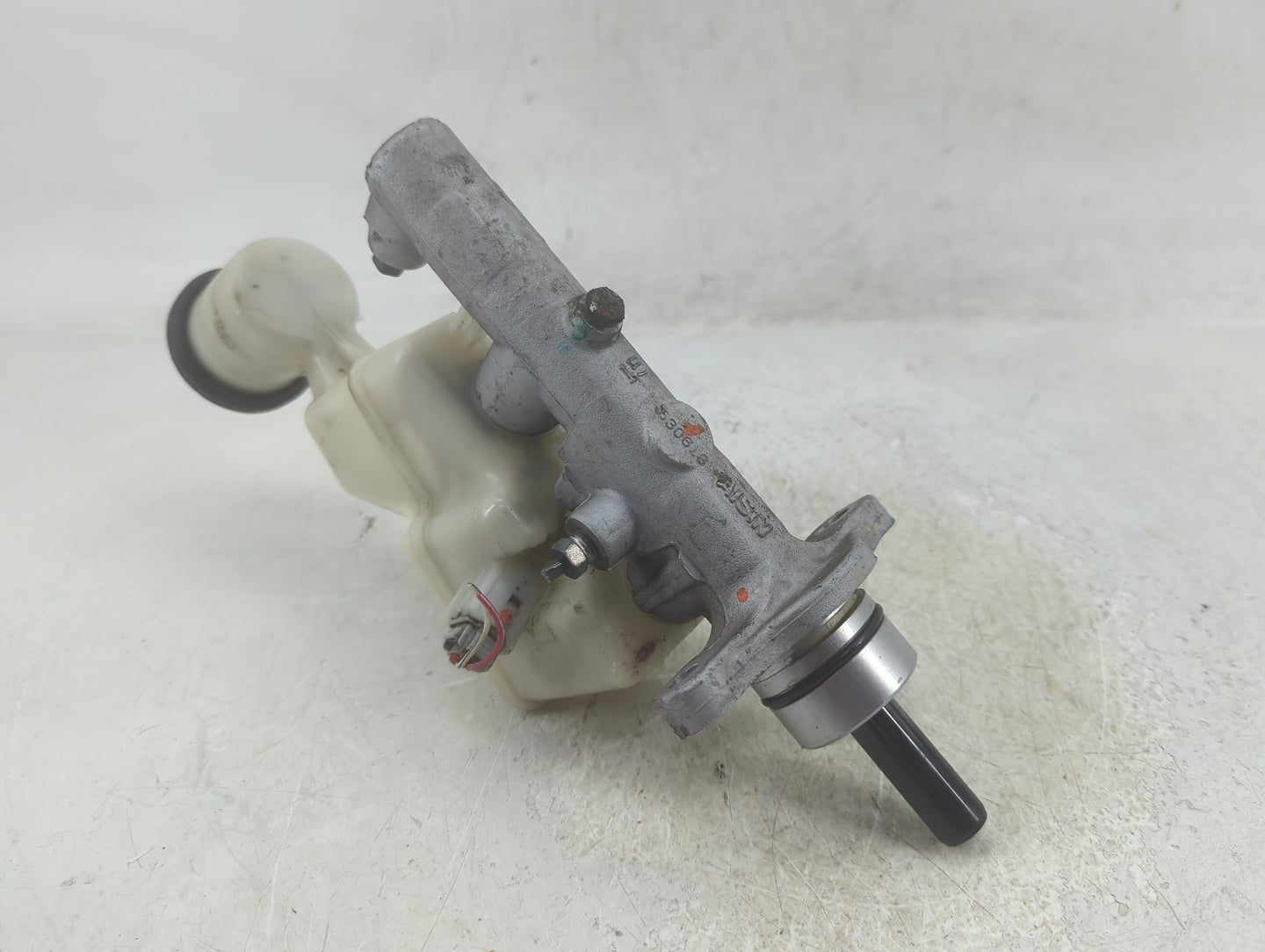 2003-2008 Toyota Corolla Brake Master Cylinder - Oemusedautoparts1.com