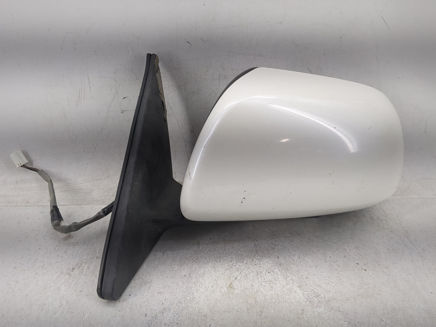 2008-2013 Toyota Highlander Driver Side View Mirror - Left Door Mirror OEM Used - Oemusedautoparts1.com