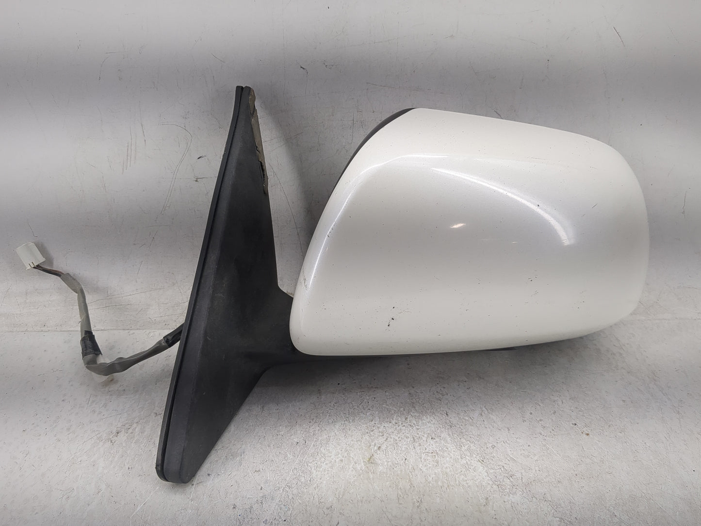 2008-2013 Toyota Highlander Driver Side View Mirror - Left Door Mirror OEM Used - Oemusedautoparts1.com