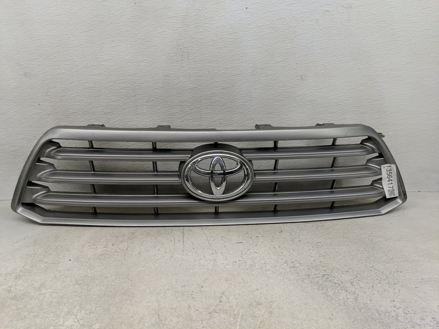 2008-2010 Toyota Highlander Front Grille Bumper Not Included - Oemusedautoparts1.com
