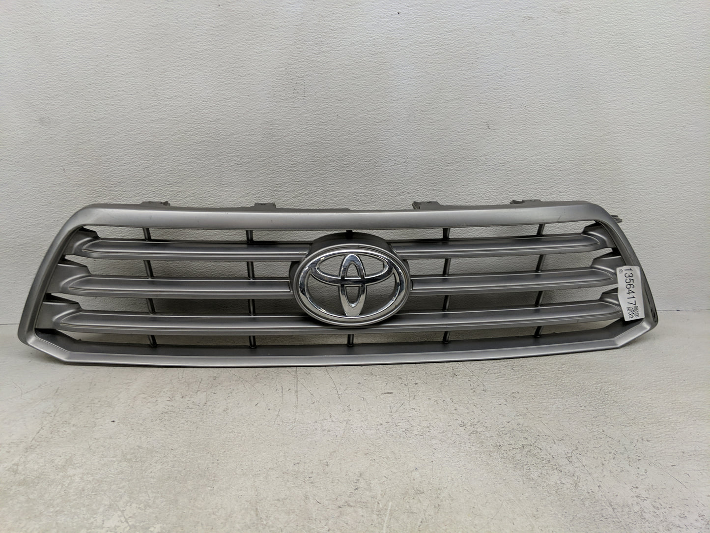 2008-2010 Toyota Highlander Front Grille Bumper Not Included - Oemusedautoparts1.com