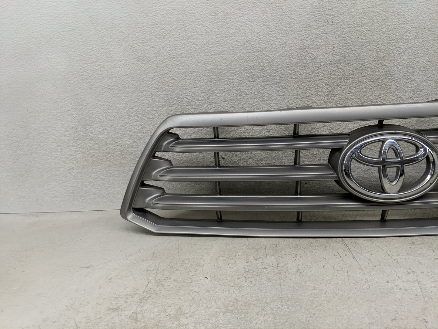 2008-2010 Toyota Highlander Front Grille Bumper Not Included - Oemusedautoparts1.com