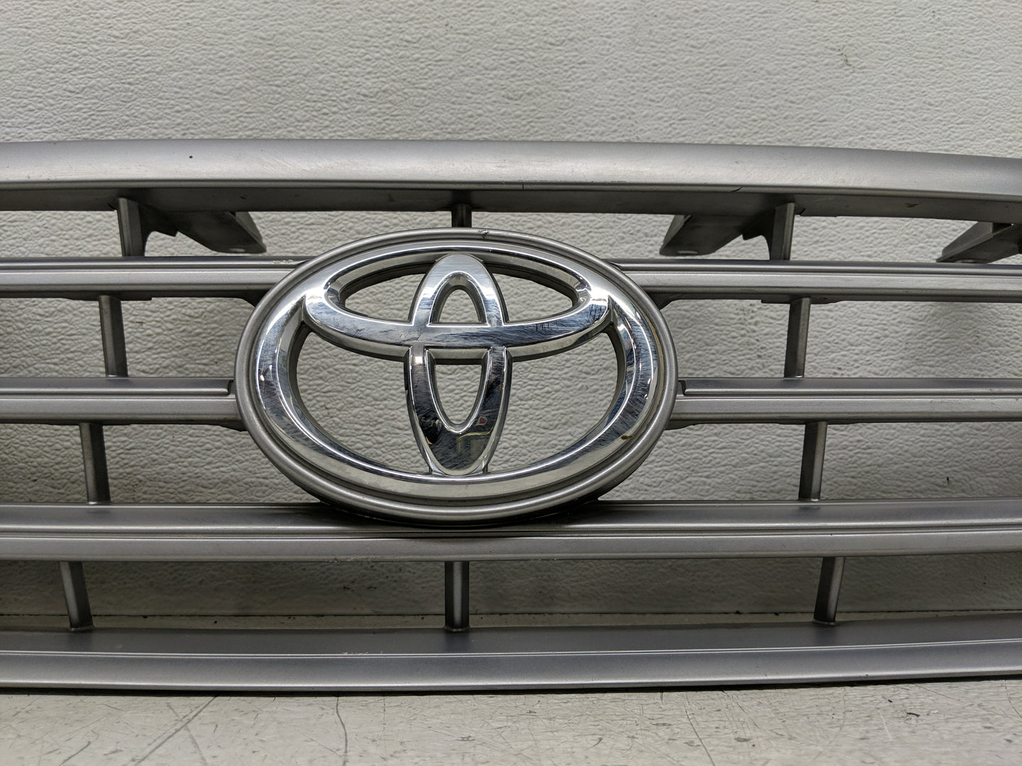 2008-2010 Toyota Highlander Front Grille Bumper Not Included - Oemusedautoparts1.com