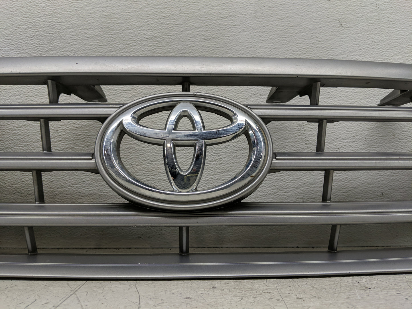 2008-2010 Toyota Highlander Front Grille Bumper Not Included - Oemusedautoparts1.com
