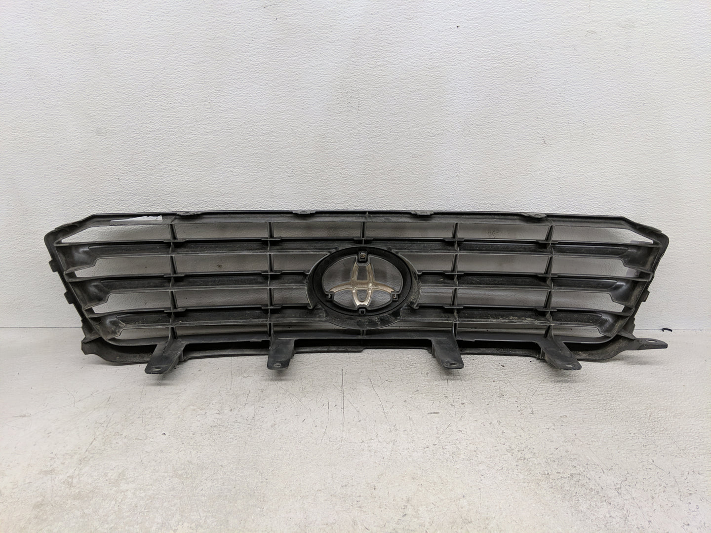 2008-2010 Toyota Highlander Front Grille Bumper Not Included - Oemusedautoparts1.com
