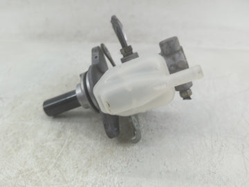 2008-2010 Toyota Highlander Brake Master Cylinder - Oemusedautoparts1.com