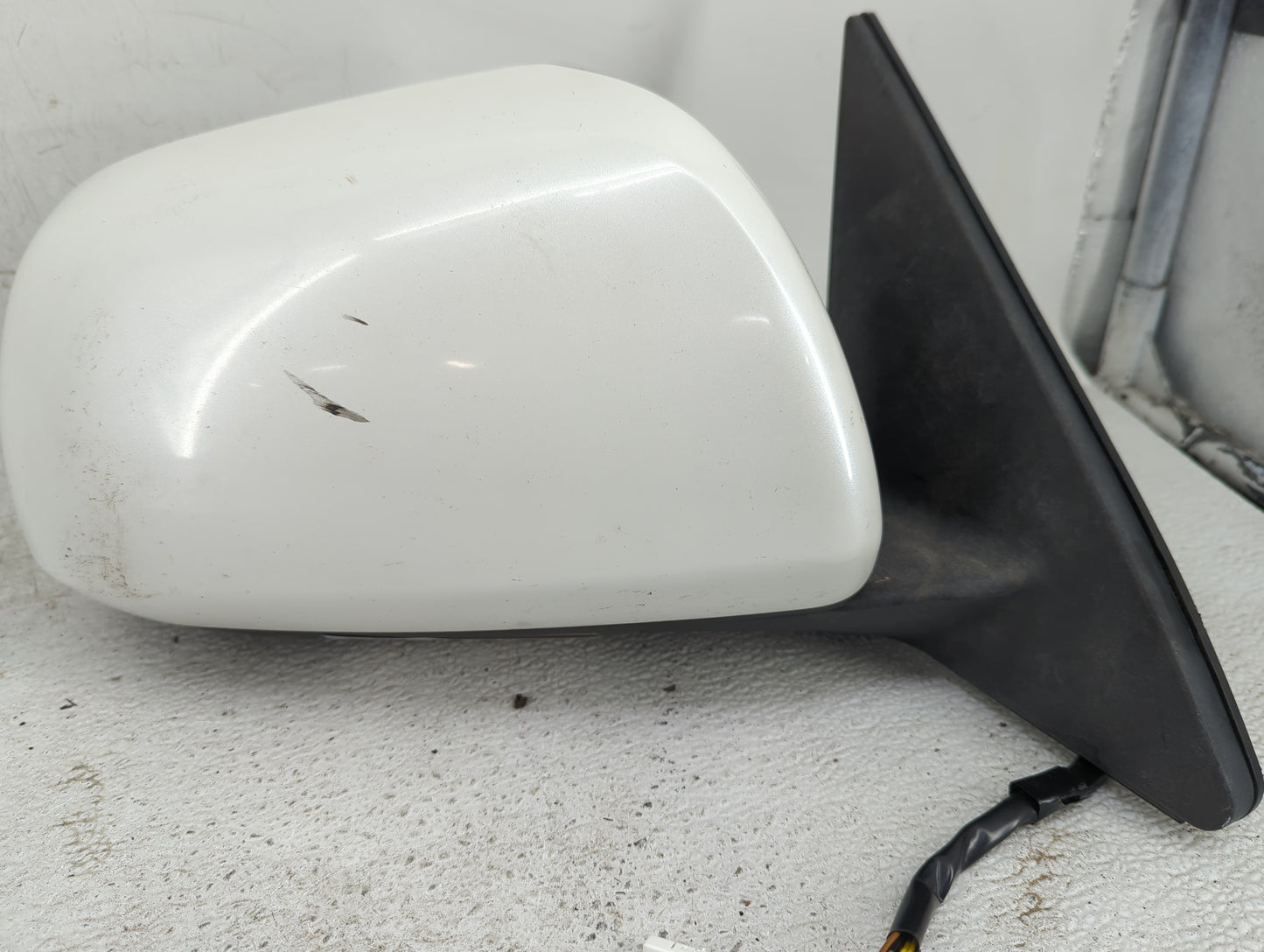2008-2013 Toyota Highlander Passenger Side View Mirror - Right Door Mirror OEM Used - Oemusedautoparts1.com