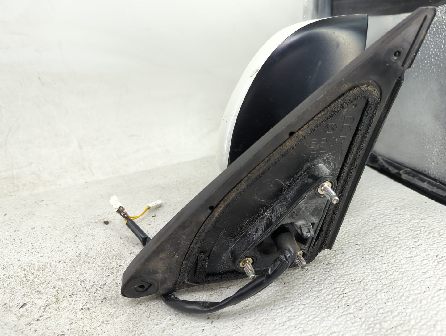 2008-2013 Toyota Highlander Passenger Side View Mirror - Right Door Mirror OEM Used - Oemusedautoparts1.com