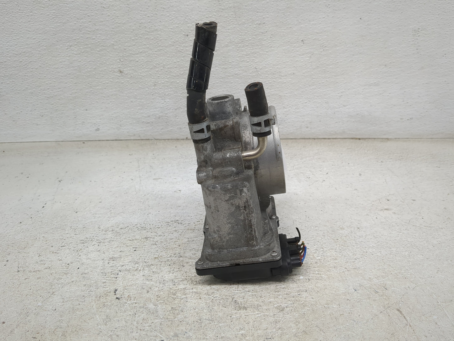 2008-2016 Toyota Highlander Throttle Body P/N:22030-31030 Fits OEM Used Auto Parts - Oemusedautoparts1.com