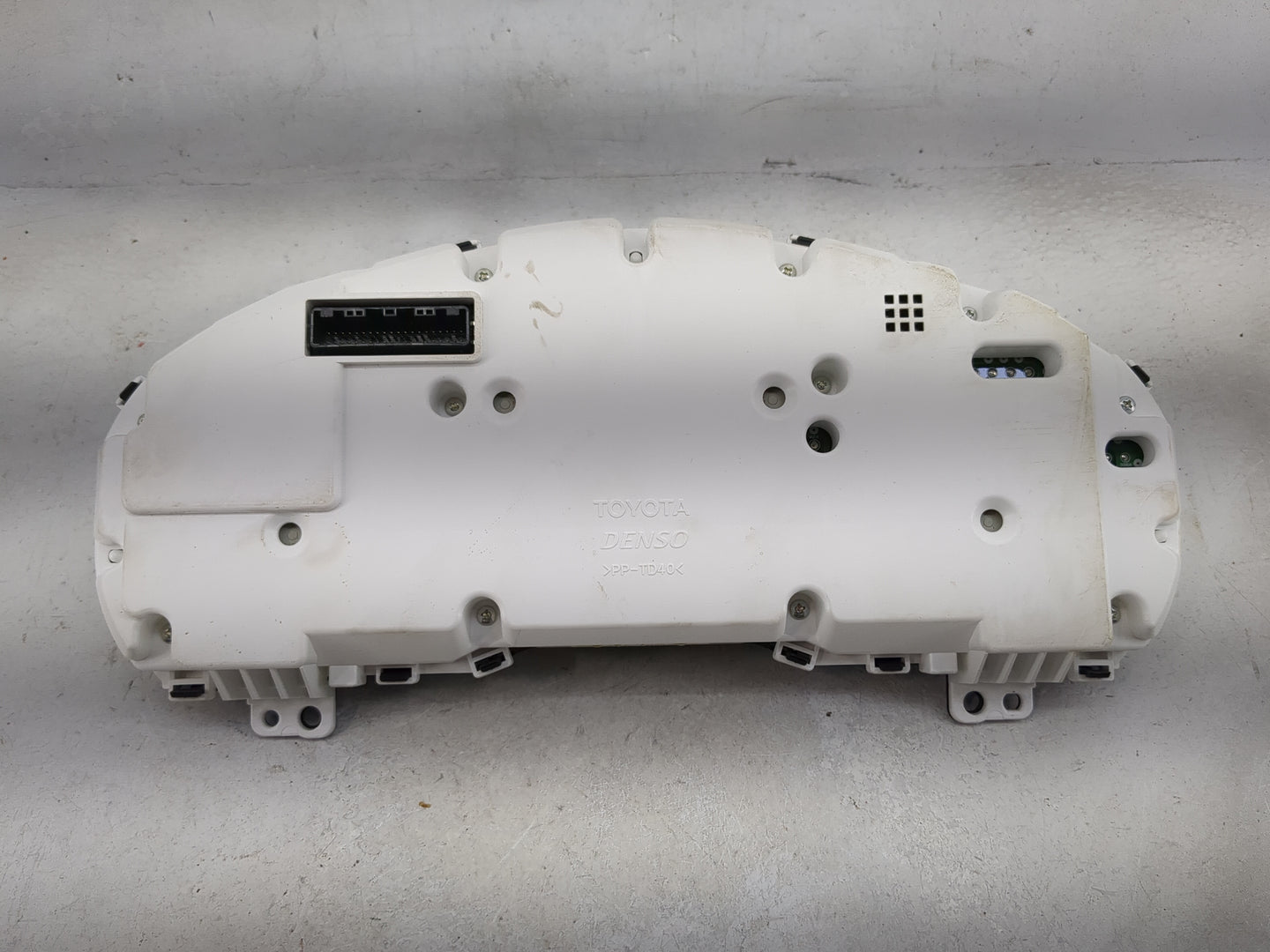 2008 Toyota Highlander Instrument Cluster Speedometer Gauges P/N:83800-48A10 257440-2365 Miles: Fits OEM Used Auto Parts - O
