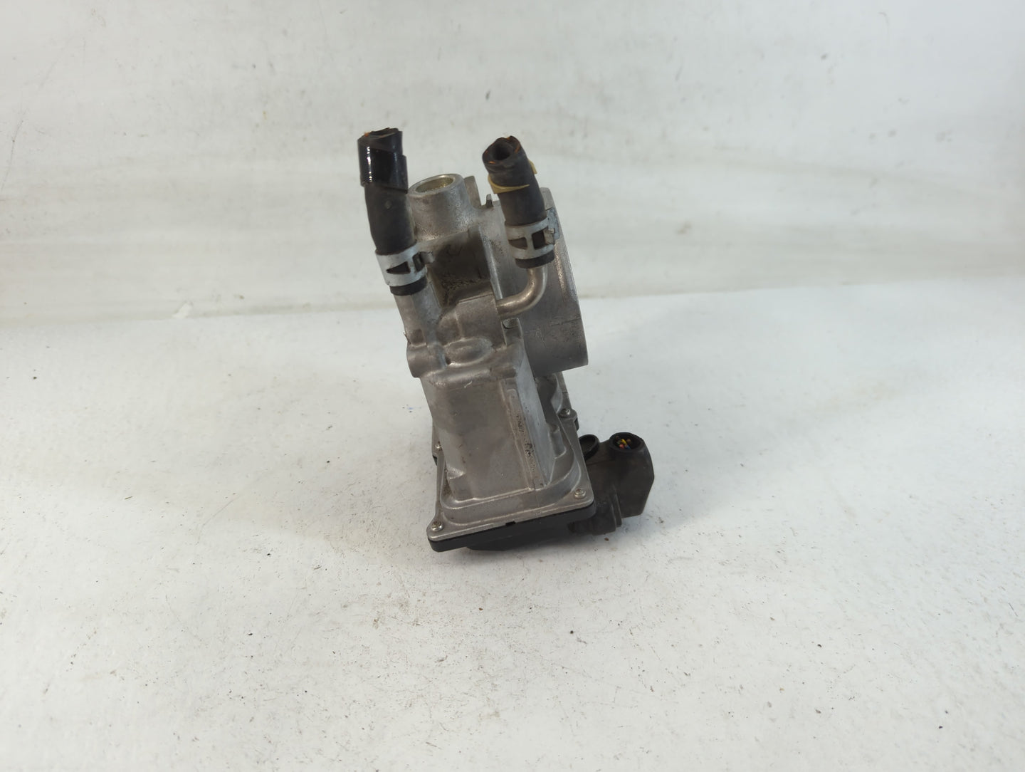 2008-2016 Toyota Highlander Throttle Body P/N:22030-31030 Fits OEM Used Auto Parts - Oemusedautoparts1.com