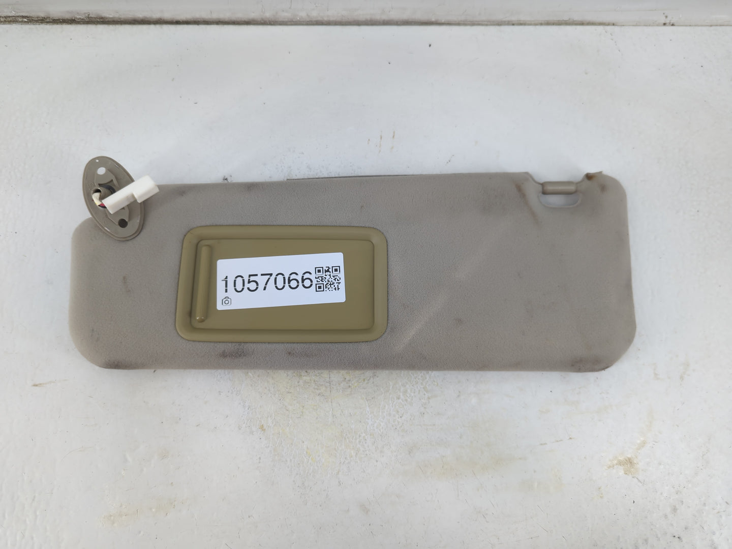 2006-2009 Toyota Prius Sun Visor Shade Replacement Driver Left Mirror Fits Fits 2006 2007 2008 2009 OEM Used Auto Parts - Oe