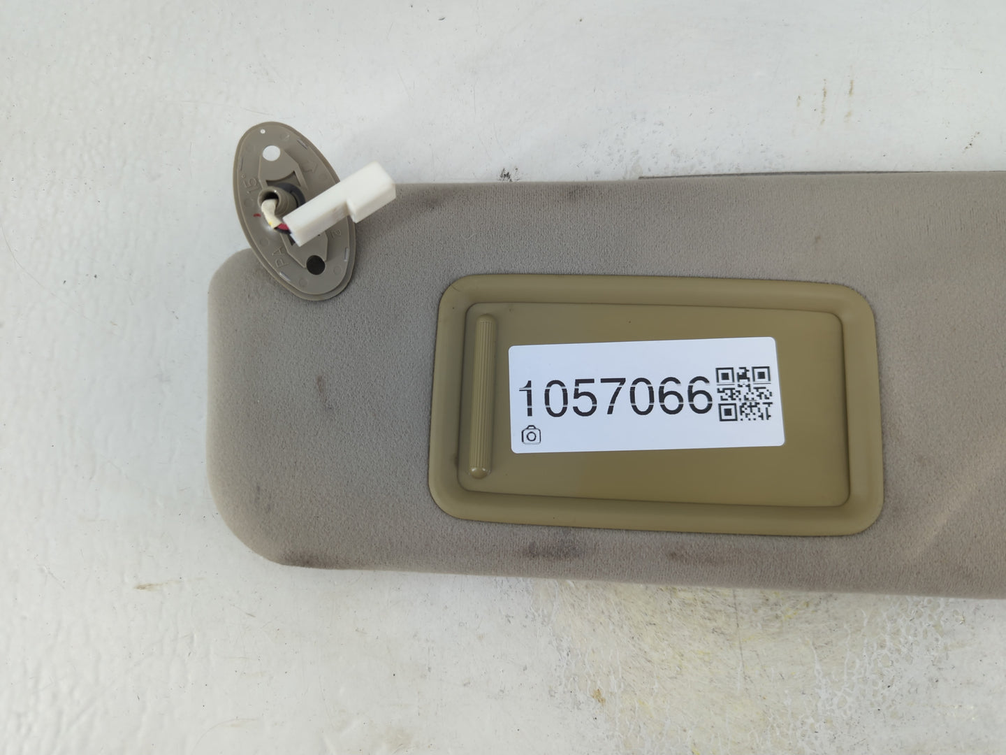 2006-2009 Toyota Prius Sun Visor Shade Replacement Driver Left Mirror Fits Fits 2006 2007 2008 2009 OEM Used Auto Parts - Oe