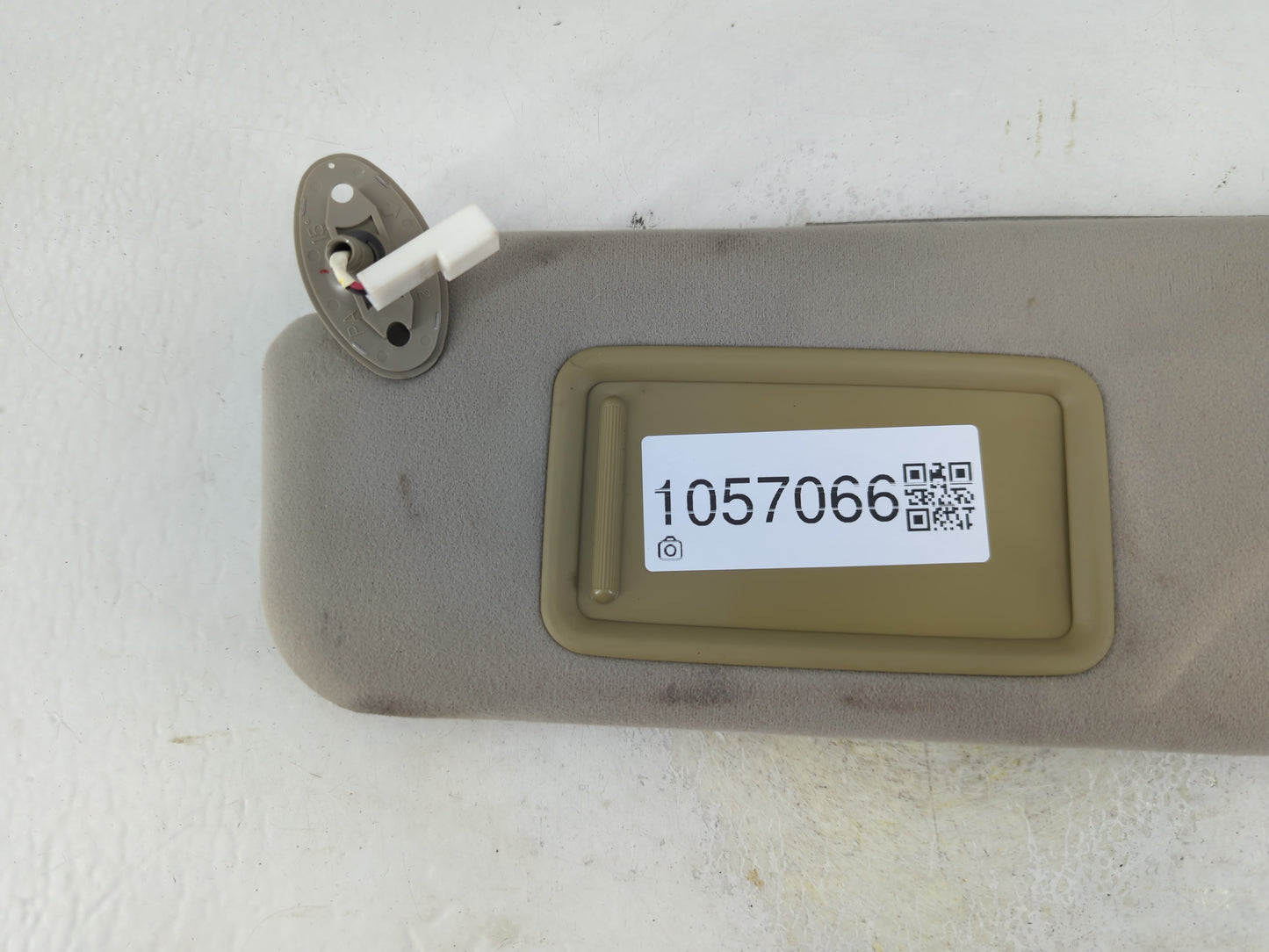 2006-2009 Toyota Prius Sun Visor Shade Replacement Driver Left Mirror Fits Fits 2006 2007 2008 2009 OEM Used Auto Parts - Oe