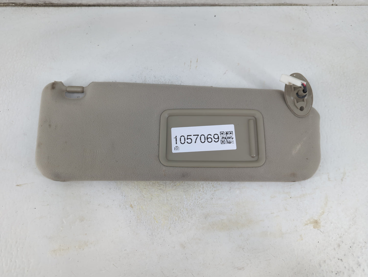 2006-2009 Toyota Prius Sun Visor Shade Replacement Passenger Right Mirror Fits Fits 2006 2007 2008 2009 OEM Used Auto Parts 
