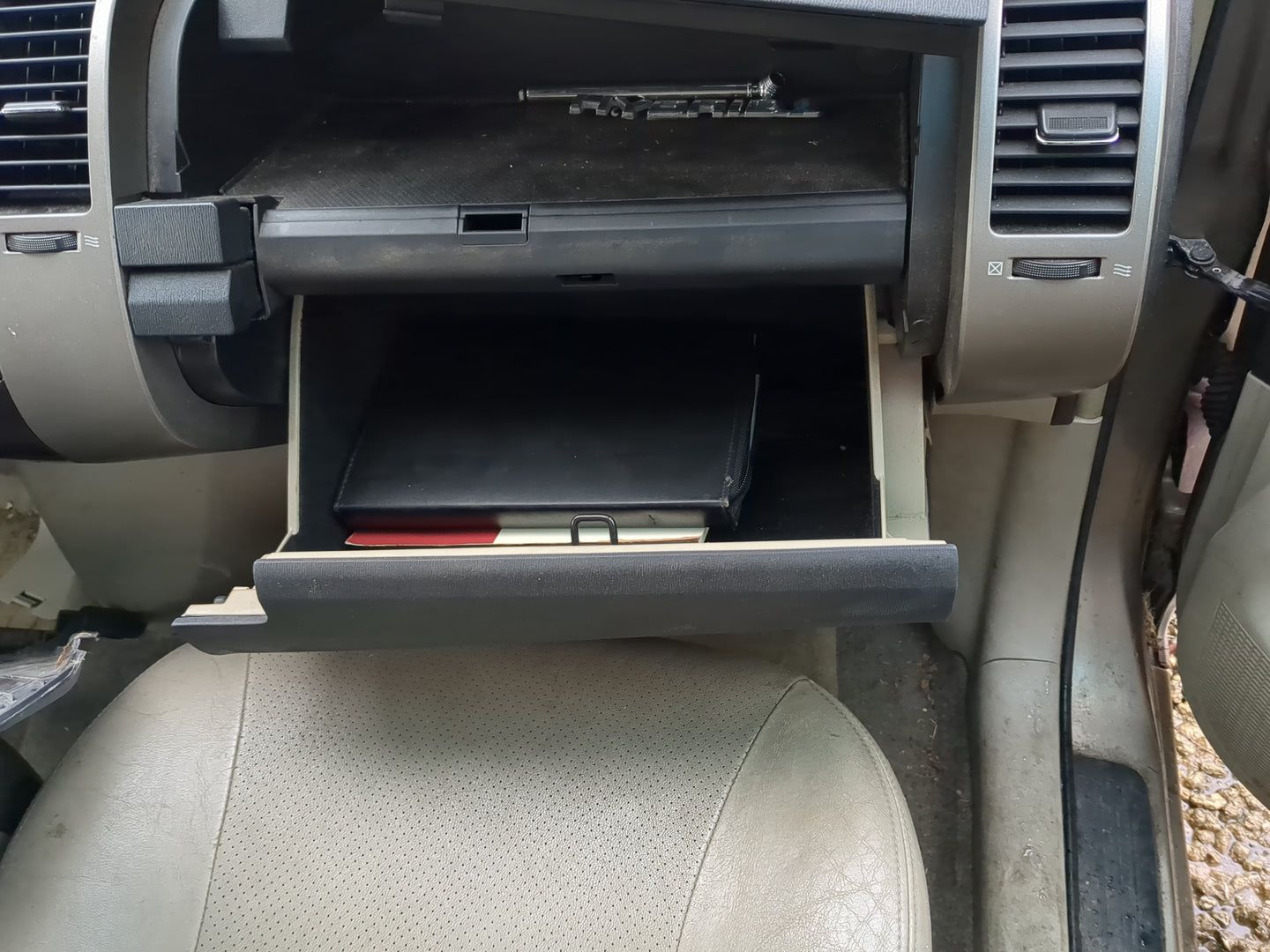 2008 Toyota Prius Passenger Glove Box Door Storage Compartment - Oemusedautoparts1.com