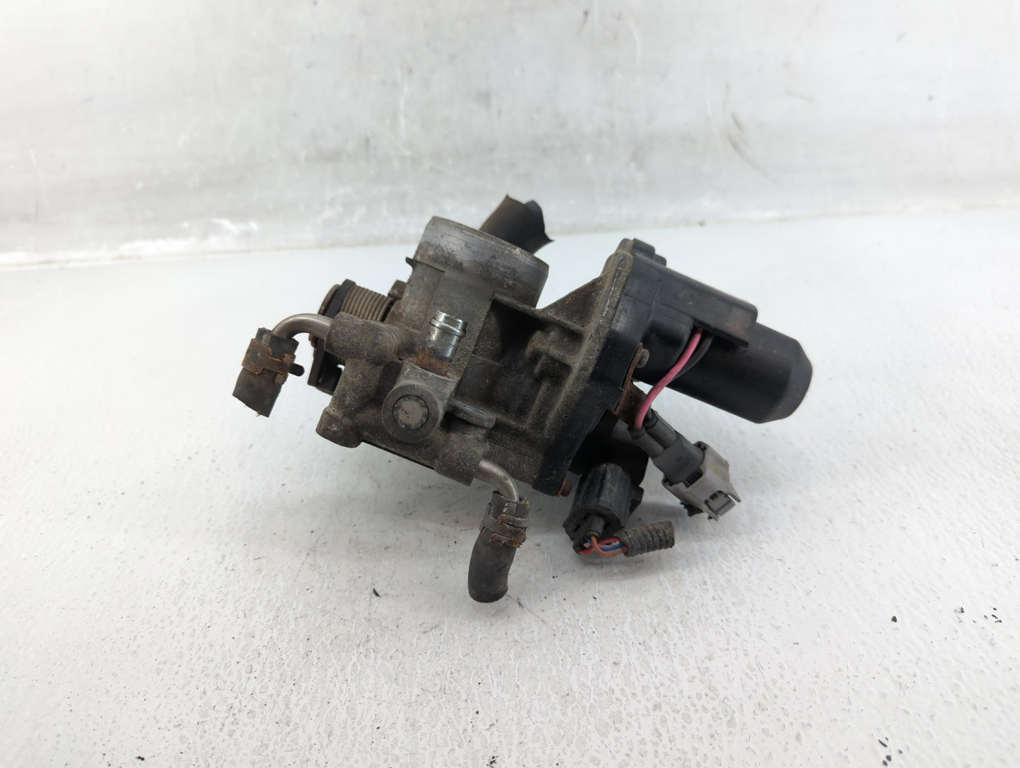 2001-2009 Toyota Prius Throttle Body Fits Fits 2001 2002 2003 2004 2005 2006 2007 2008 2009 OEM Used Auto Parts - Oemusedaut