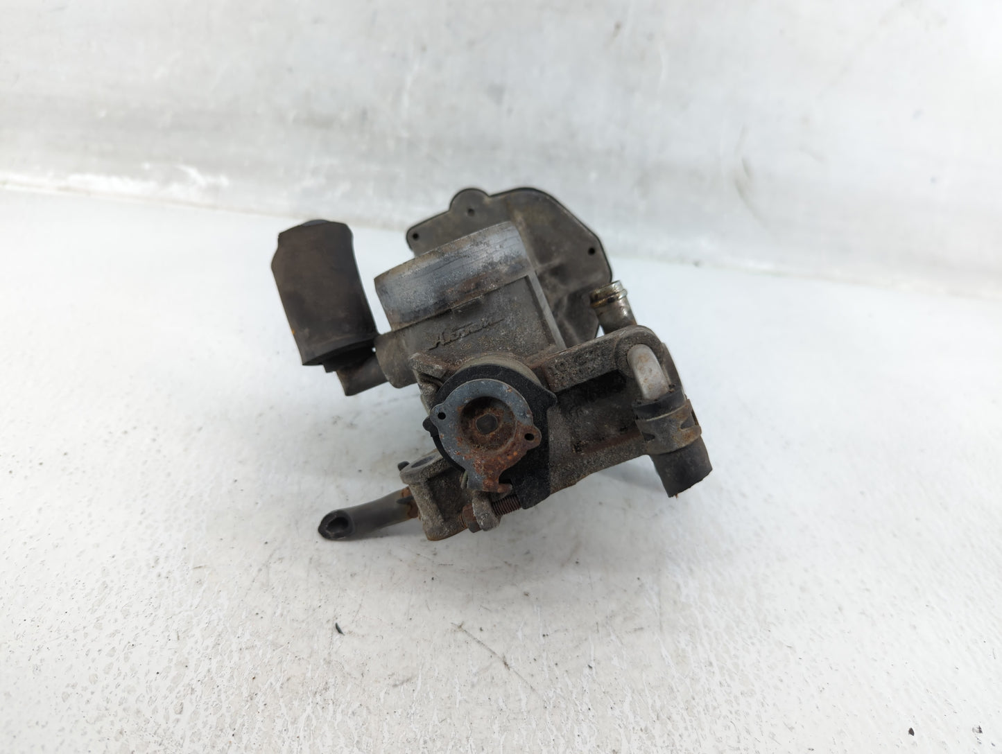 2001-2009 Toyota Prius Throttle Body Fits Fits 2001 2002 2003 2004 2005 2006 2007 2008 2009 OEM Used Auto Parts - Oemusedaut