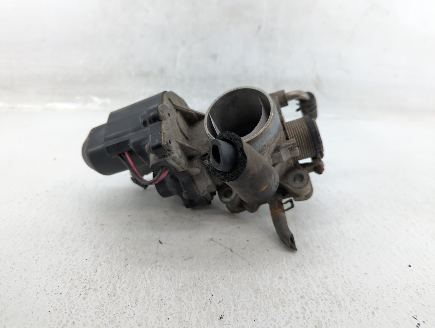 2001-2009 Toyota Prius Throttle Body Fits Fits 2001 2002 2003 2004 2005 2006 2007 2008 2009 OEM Used Auto Parts - Oemusedaut