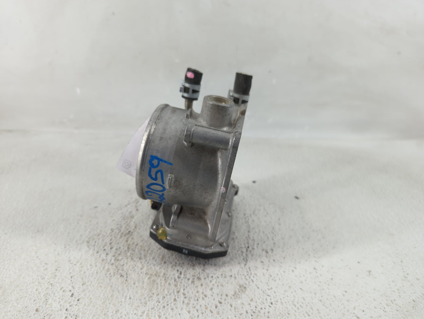 2006-2012 Toyota Rav4 Throttle Body P/N:22030-0P050 Fits OEM Used Auto Parts - Oemusedautoparts1.com