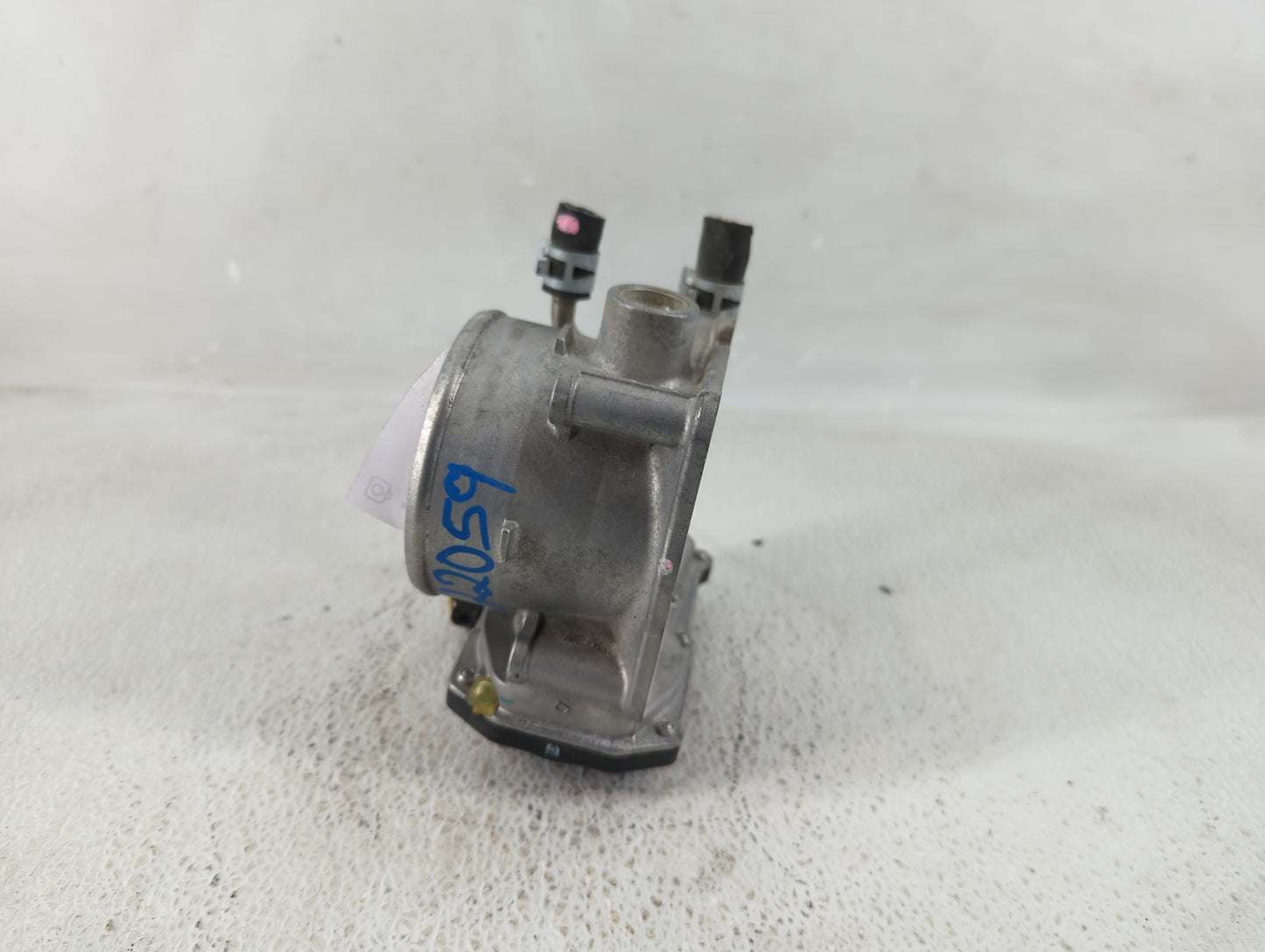 2006-2012 Toyota Rav4 Throttle Body P/N:22030-0P050 Fits OEM Used Auto Parts - Oemusedautoparts1.com