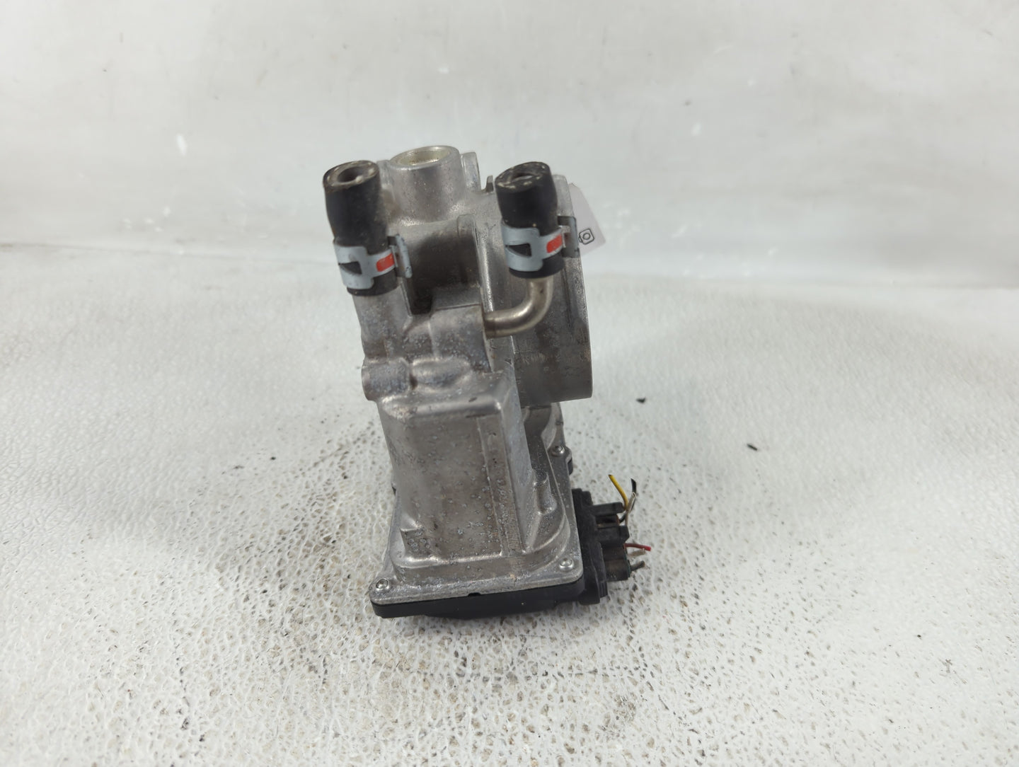 2006-2012 Toyota Rav4 Throttle Body P/N:22030-0P050 Fits OEM Used Auto Parts - Oemusedautoparts1.com