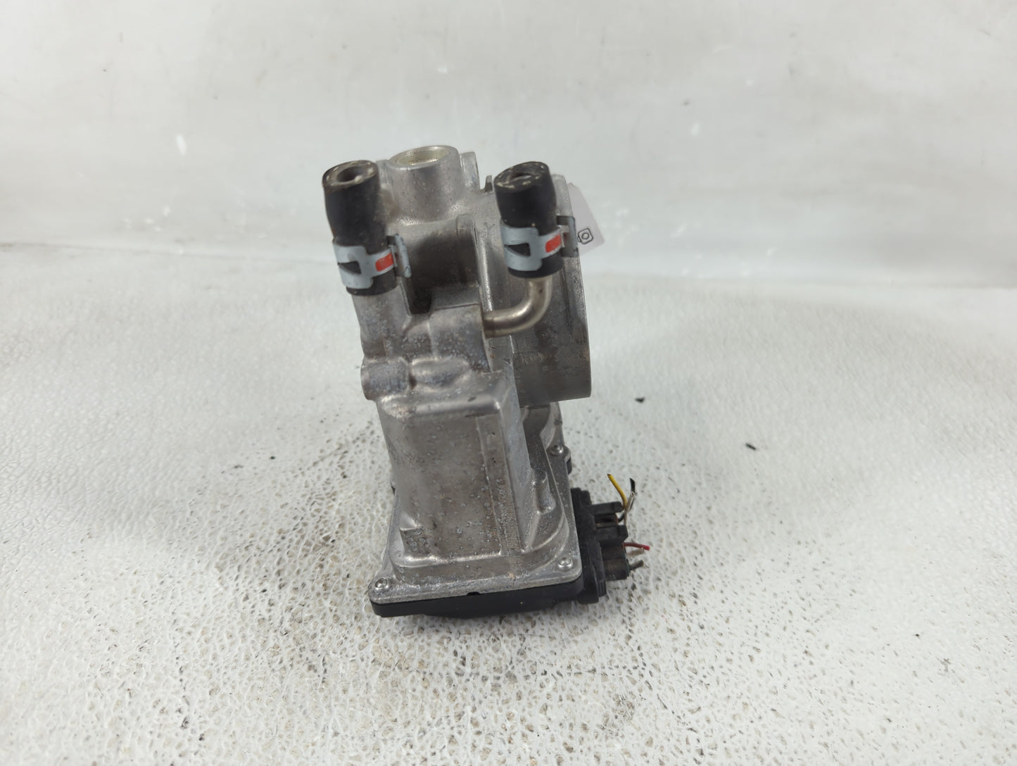 2006-2012 Toyota Rav4 Throttle Body P/N:22030-0P050 Fits OEM Used Auto Parts - Oemusedautoparts1.com