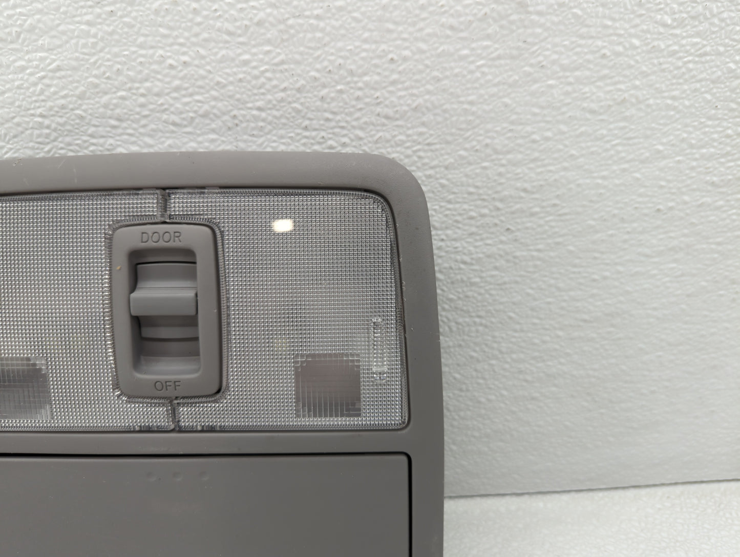 2006-2008 Toyota Rav4 Overhead Roof Console 423757 - Oemusedautoparts1.com