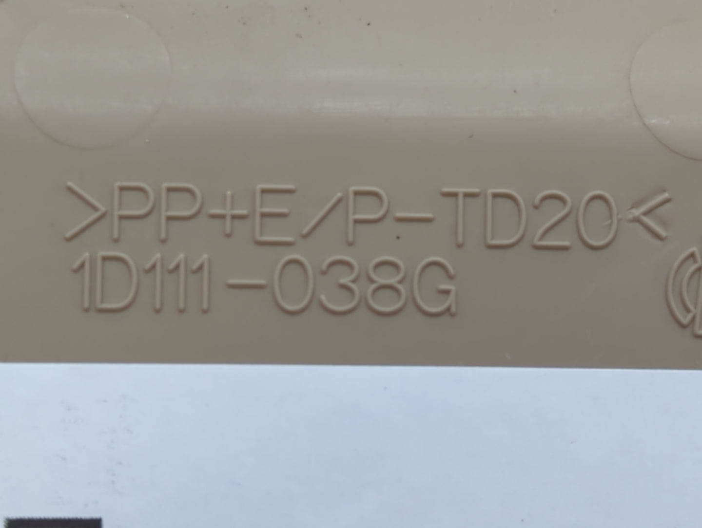 2008 Toyota Rav4 Overhead Roof Console - Oemusedautoparts1.com