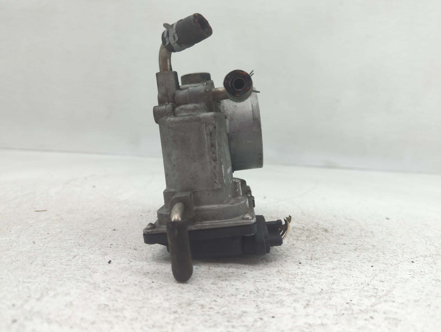 2006-2008 Toyota Rav4 Throttle Body P/N:22030-28070 Fits Fits 2006 2007 2008 2009 2010 2011 2012 2013 2014 2015 OEM Used Aut