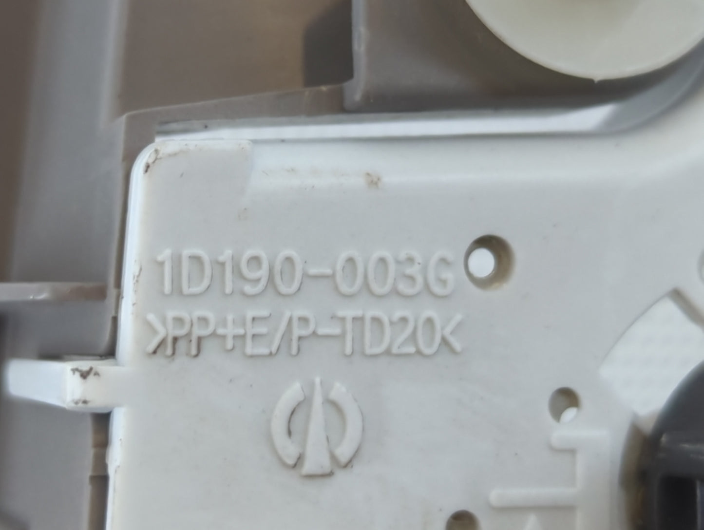 2006-2008 Toyota Rav4 Overhead Roof Console 738660 - Oemusedautoparts1.com
