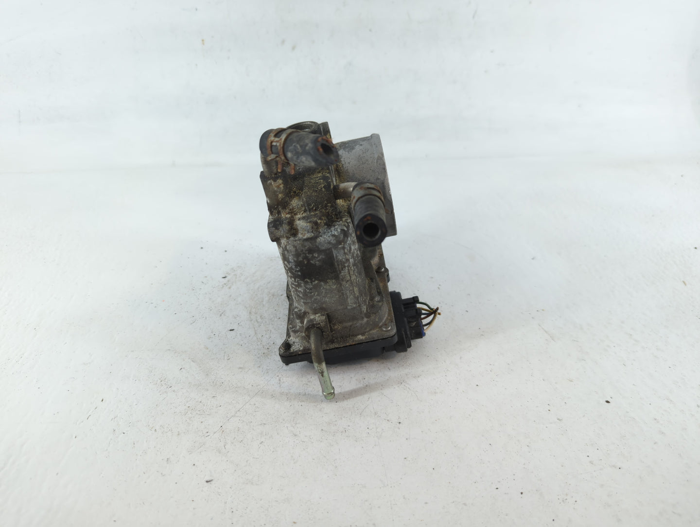 2006-2008 Toyota Rav4 Throttle Body P/N:22030-28070 Fits Fits 2006 2007 2008 2009 2010 2011 2012 2013 2014 2015 OEM Used Aut