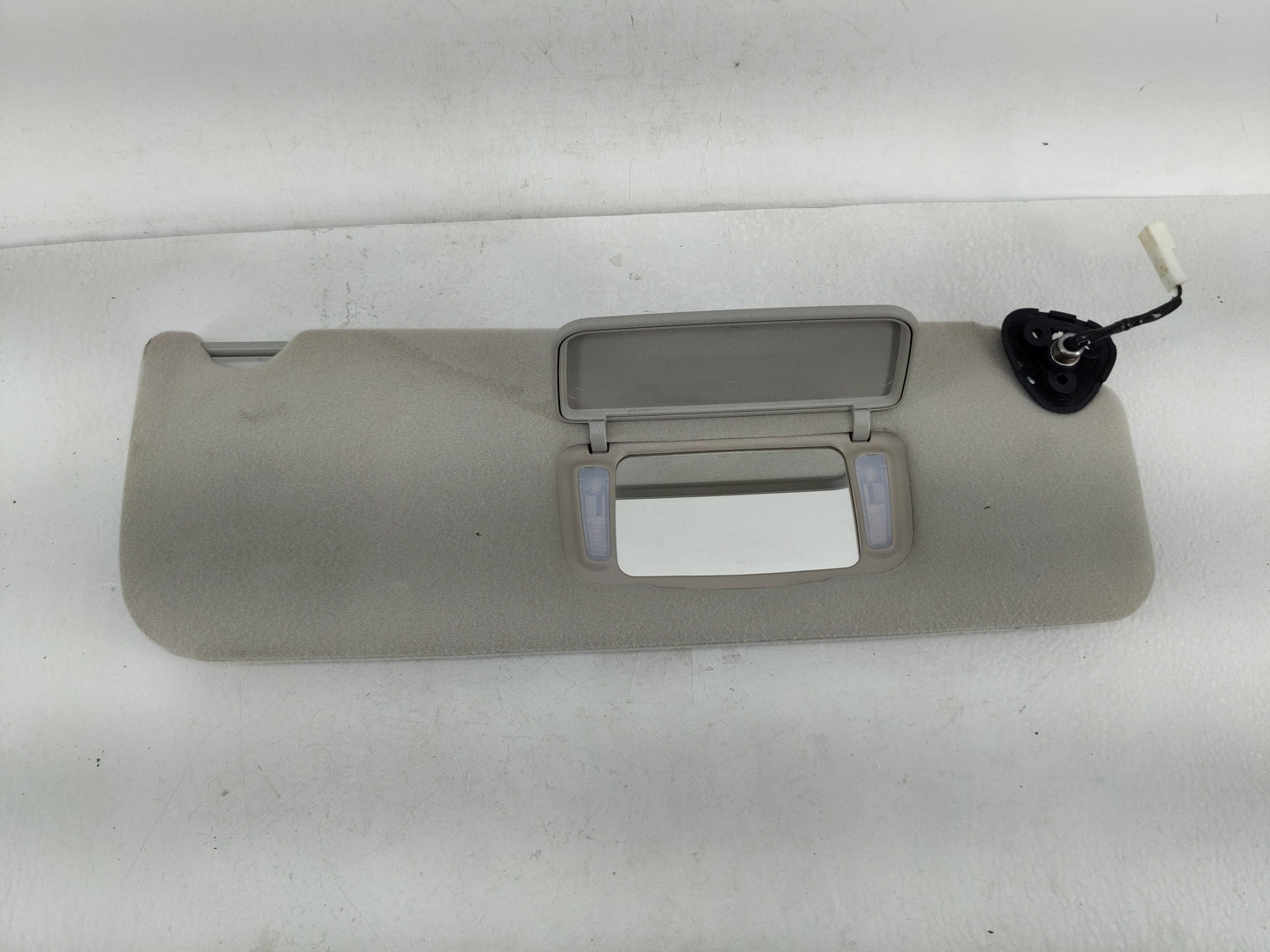 2005-2010 Toyota Sienna Sun Visor Shade Replacement Passenger Right Mirror Fits Fits 2005 2006 2007 2008 2009 2010 OEM Used 