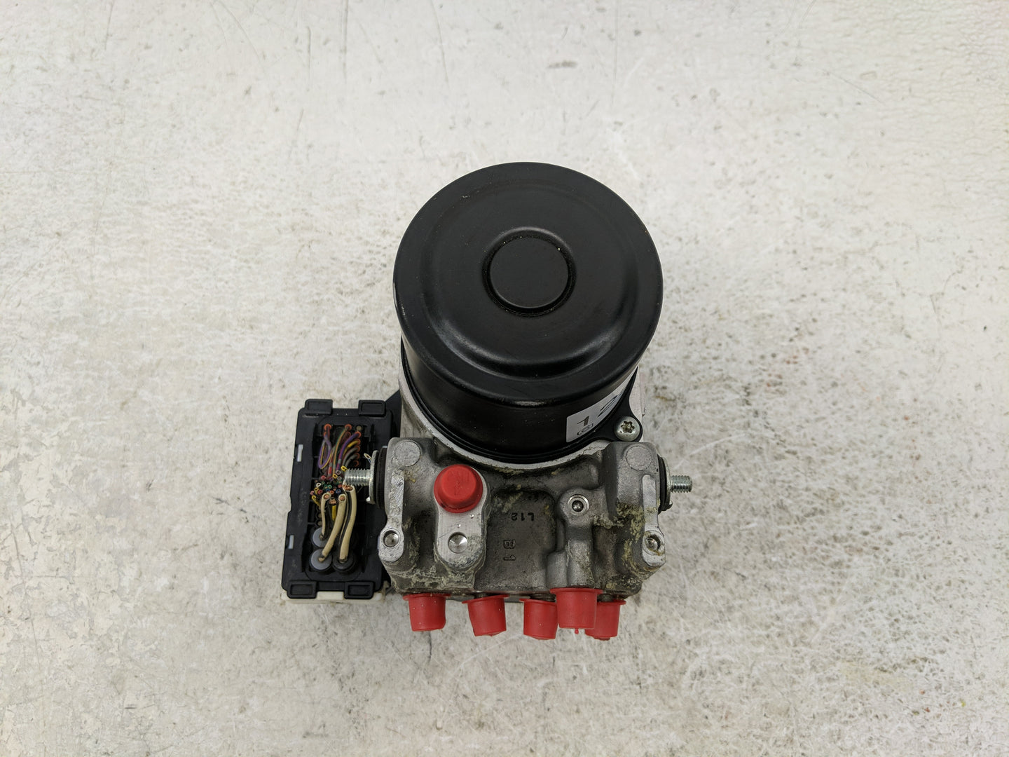 2007-2008 Toyota Sienna ABS Pump Control Module Replacement Fits Fits 2007 2008 OEM Used Auto Parts - Oemusedautoparts1.com