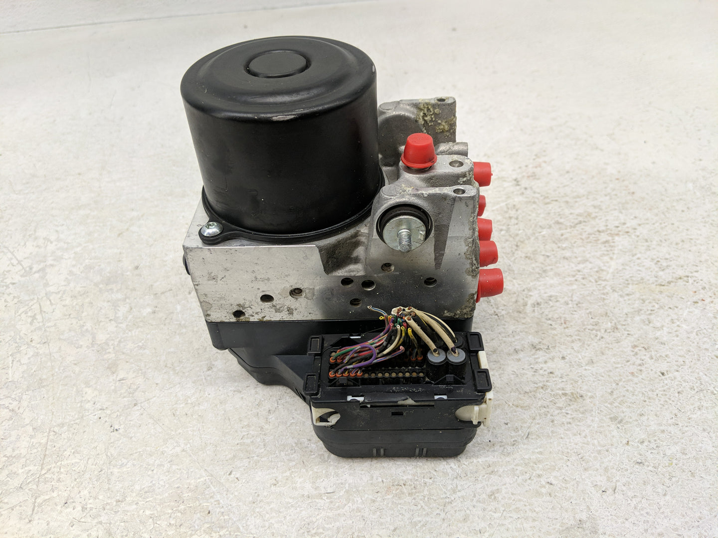 2007-2008 Toyota Sienna ABS Pump Control Module Replacement Fits Fits 2007 2008 OEM Used Auto Parts - Oemusedautoparts1.com