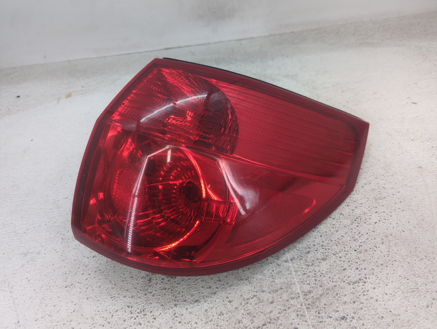 2006-2010 Toyota Sienna Tail Light Assembly Passenger Right OEM Fits Fits 2006 2007 2008 2009 2010 OEM Used Auto Parts - Oem
