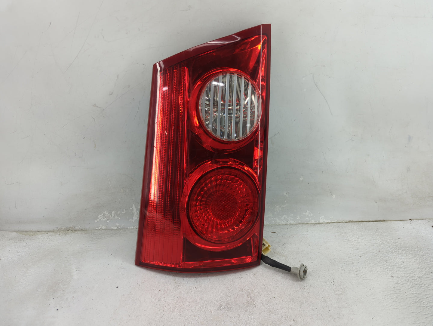 2006-2010 Toyota Sienna Tail Light Assembly Driver Left OEM Fits Fits 2006 2007 2008 2009 2010 OEM Used Auto Parts - Oemused