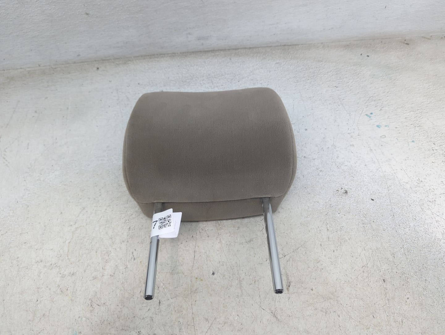 2008 Toyota Sienna Headrest Head Rest Rear Center Seat Fits OEM Used Auto Parts - Oemusedautoparts1.com